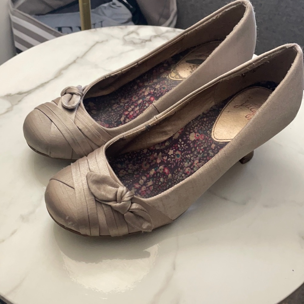 $5 shoes